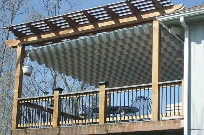 pergola-लकड़ी के साथ-awnings-छायांकन के लिए छत