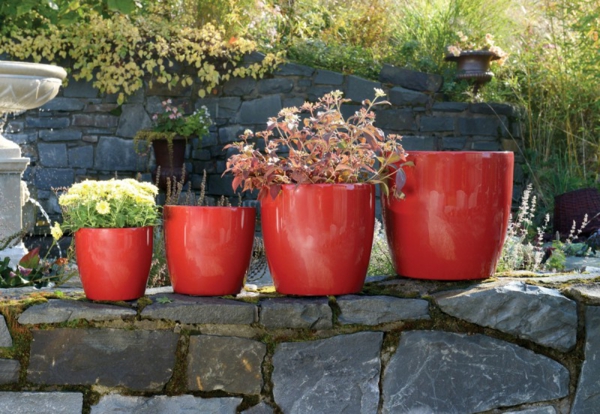 сандъчета за цветя-с-хубав дизайн-в-червено-цветни-озеленяване-идеи-gartengestaltung-примери-градина дизайнерски идеи