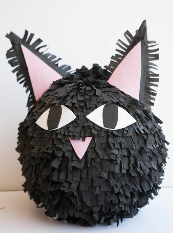 القط الأسود - بينياتا ، عيون ، آذان ، والمناديل السوداء