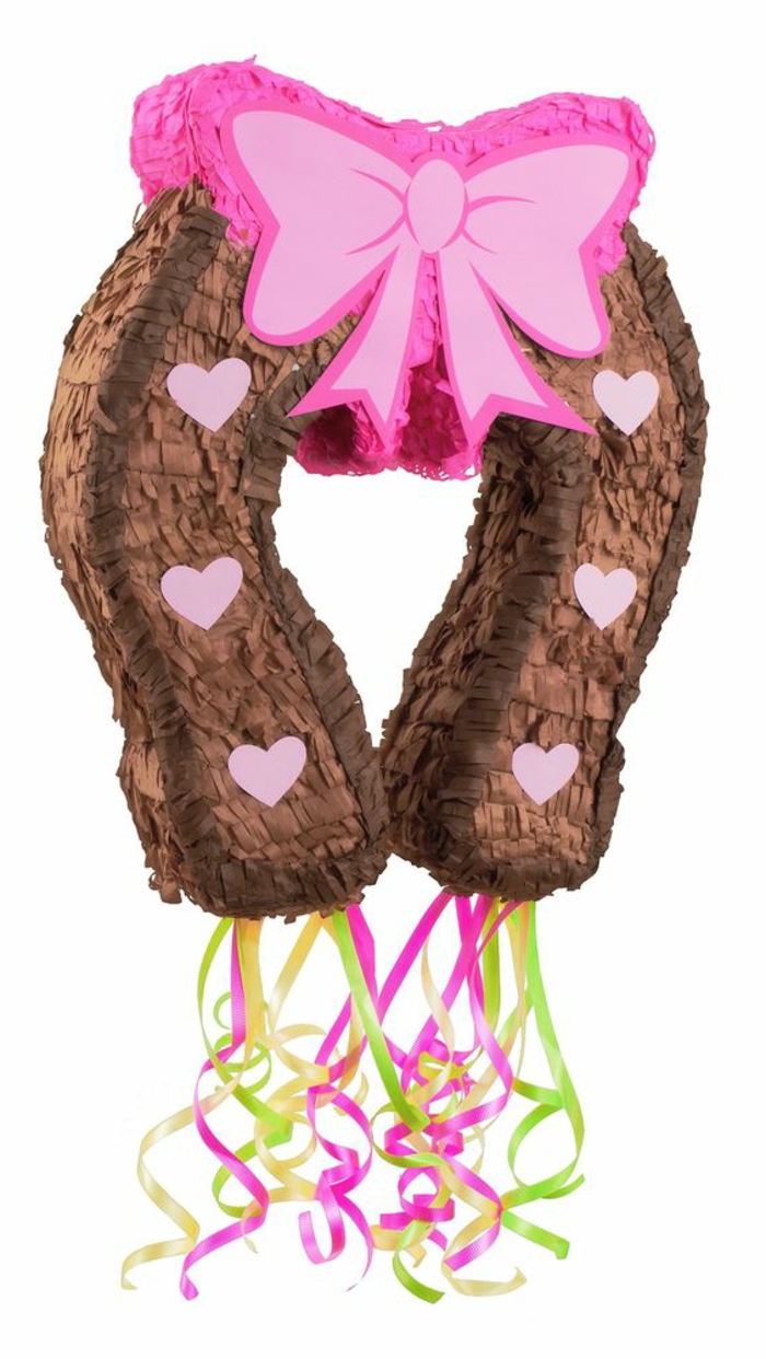 gran herradura marrón con lazo rosa decorado con corazones