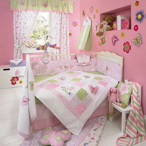 Ροζ βαφή τοίχου για παιδικό δωμάτιο