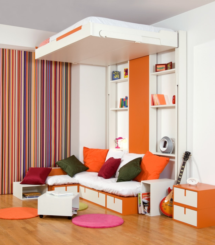 节省空间的家具，橙色暗