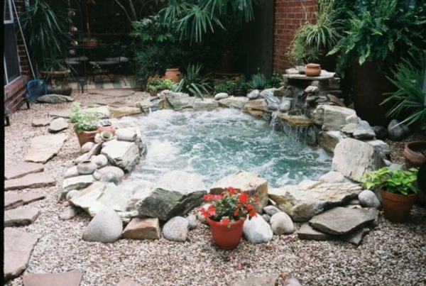 pool-build-lime-stones - regardez la nature-amicale