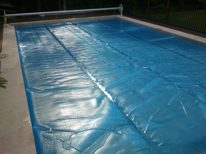 encubrimiento de la energía solar de la piscina plano es-una-buena-idea-para-piscina cubierta