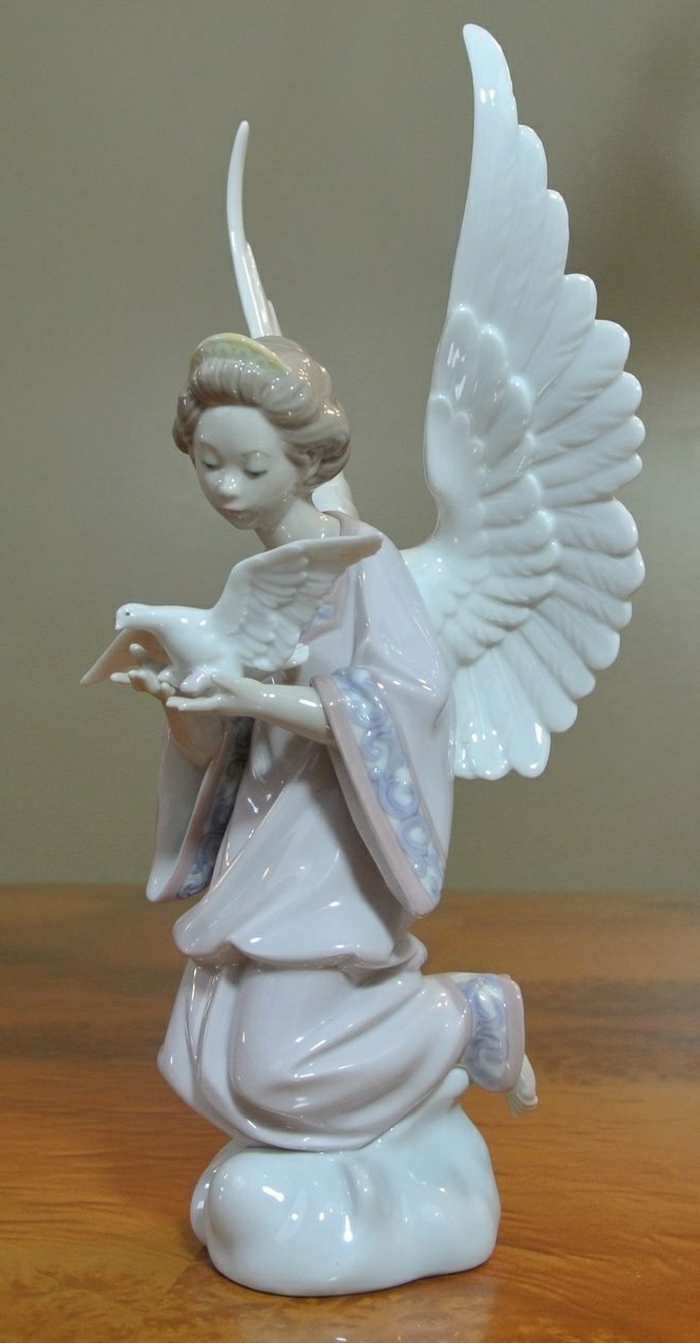 πορσελάνη άγγελος ειδώλιο γυναίκας Περιστέρι