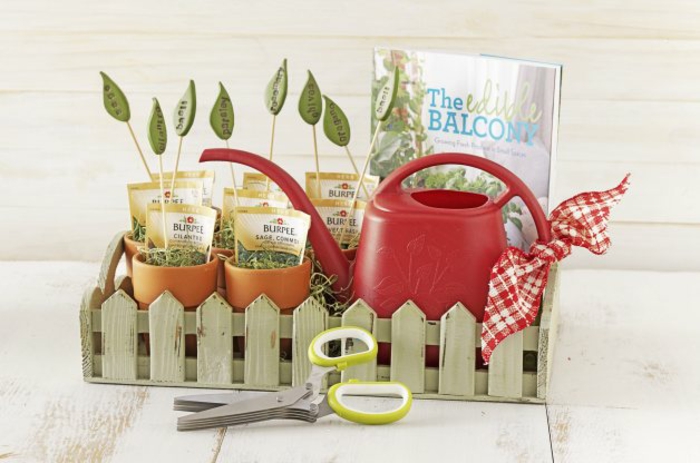 在阳台上，您还可以种植蔬菜 - 爱好园丁的礼物篮放在一起