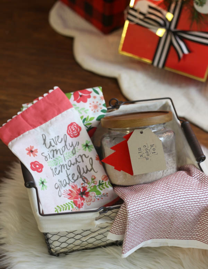 自我缝制的袋子和热巧克力混合物的美丽信息 - 礼品篮内容