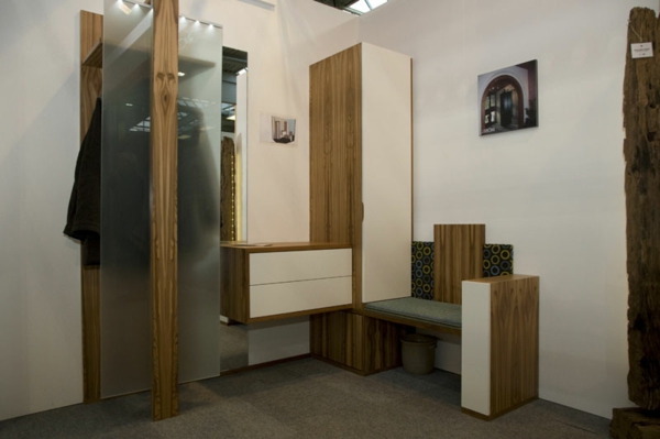 Πρακτική και-effektvolle_Dielenmöbel-με-ωραία-design-καθισμάτων γραφείου από ξύλο