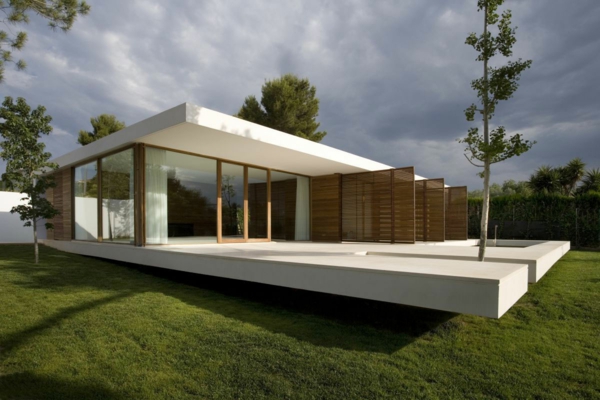 iso-idea-for-minimalistinen-arkkitehtuuri-kaunis-talo