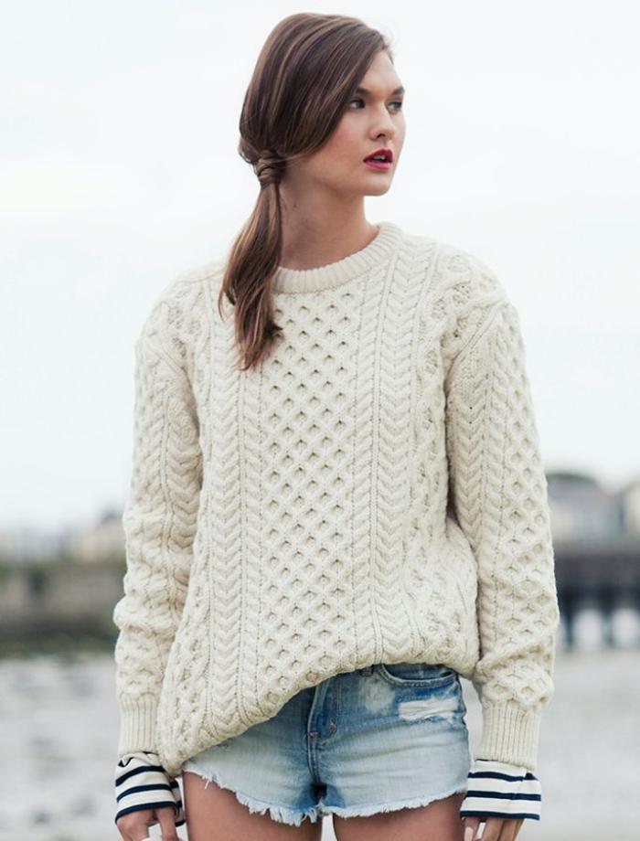 स्वेटर ऊन-महिलाओं-क्रीम रंग आयरिश बुनाई पैटर्न लघु जींस
