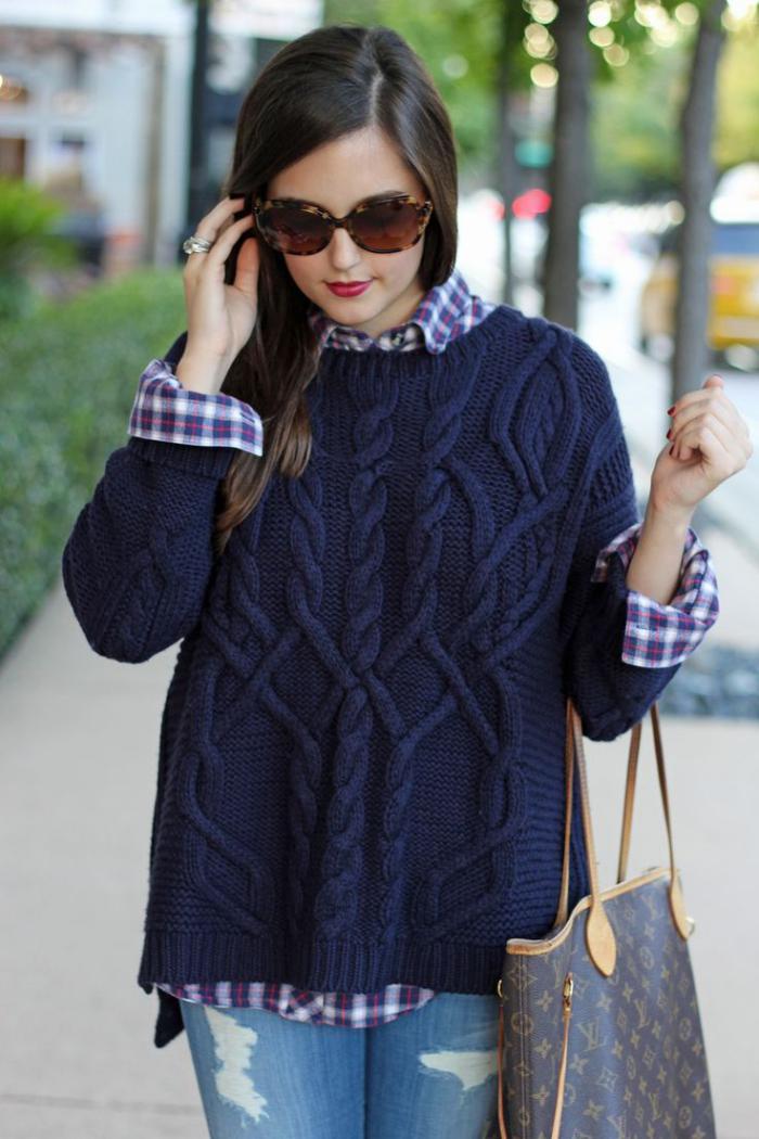 pull-laine-femmes-chemise foncée tresses bleu à carreaux motif