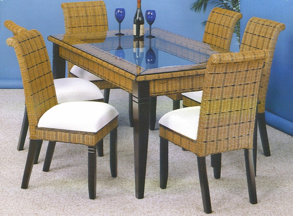 ратанови столове в малката трапезария - две чаши