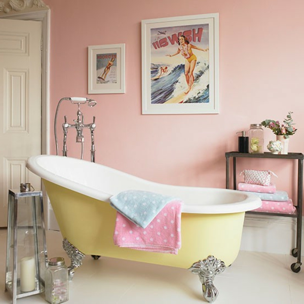 ретро вана в жълто-цвят розов цвят за стената