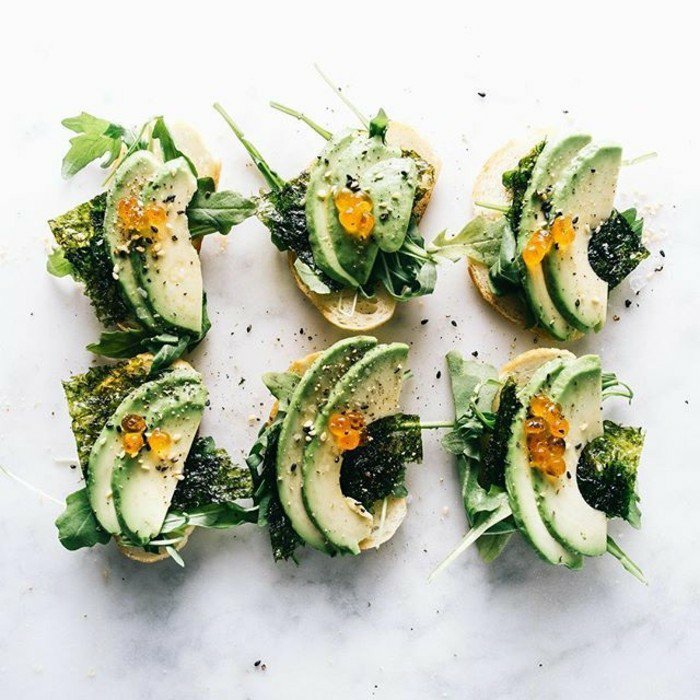 finom étel avokádóval előkészített előétel egy fél ötlet zöld élelmiszer egészségügyi bio-természetű termékek