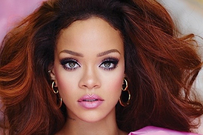 Rihanna on kaunis nukke, jossa on punaiset hiukset - Rihannan hiukset