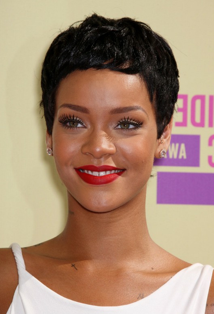 Rihanna Short Hair - Yksinkertainen hairstyle kuin poika