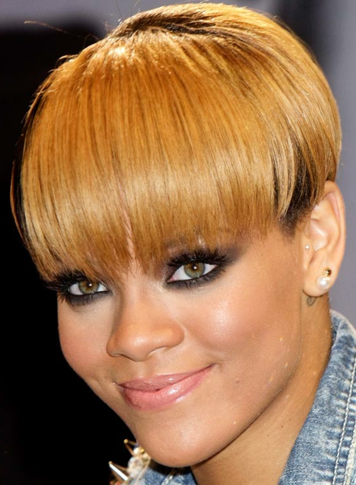Rihanna κοντά μαλλιά - η τραγουδίστρια δεν φαίνεται σαν τον εαυτό της με ένα τόσο ομαλό ξανθιά χτένισμα