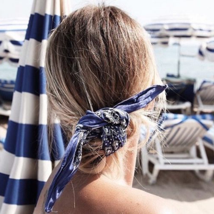 playa, mar, arbusto peinado con pañuelo azul