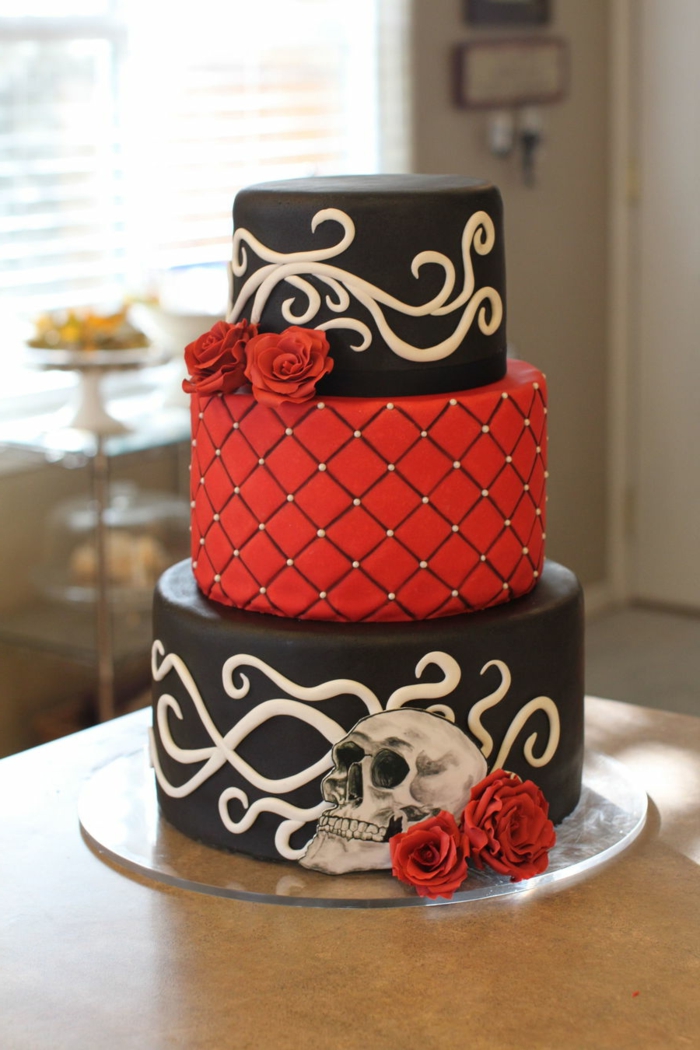 काले और लाल रंग में स्टाइलिश केक, लाल गुलाब सजावट 50 एस पार्टी