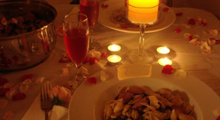 टेबल-सजावट-मोमबत्ती-ठाठ-महान सर्वाधिक आधुनिक वेलेंटाइन-रोमांटिक शाम