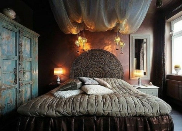 浪漫的照明功能于哥特式卧室