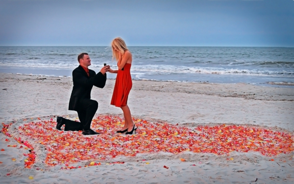 הצעה רומנטית-רעיונות-על-החוף-נישואים