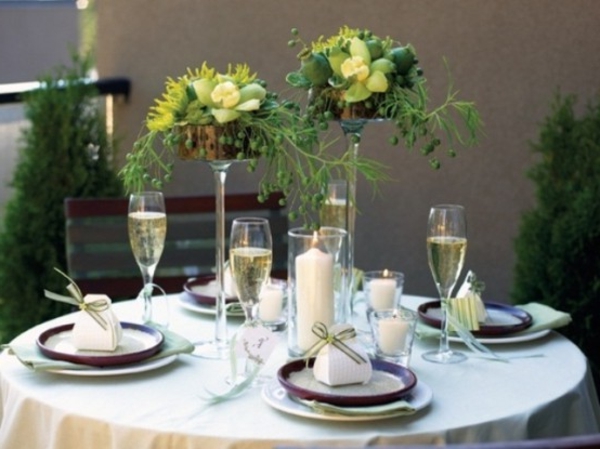 שולחן לקשט - לבן שמיכה גבוהה פרחים נרות לבנים