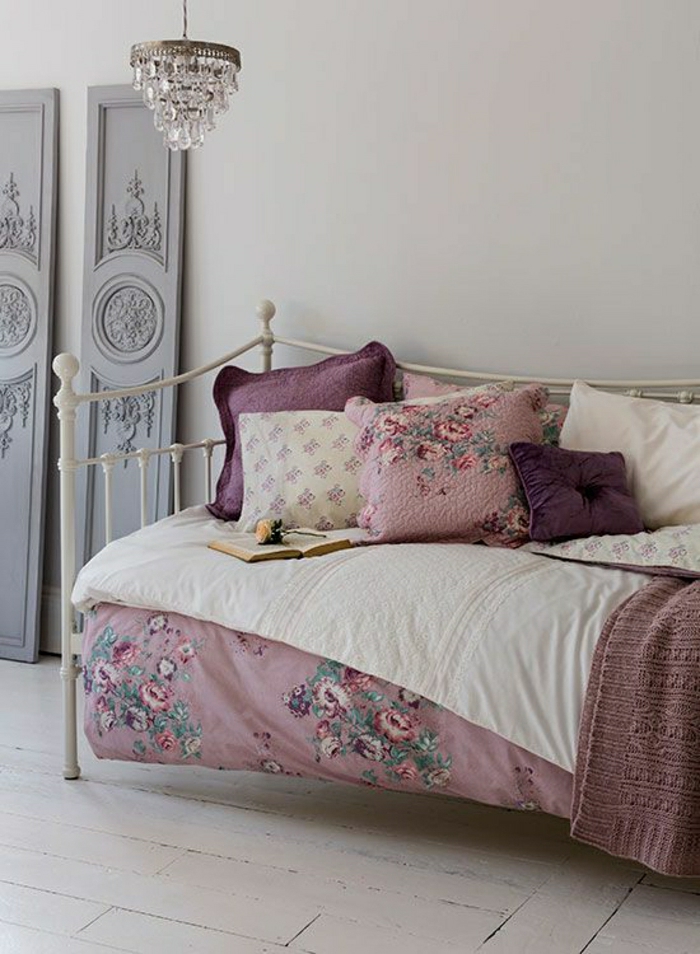 रोमांटिक बेडरूम पुराने बिस्तर liöa-गुलाबी झूमर क्रिस्टल