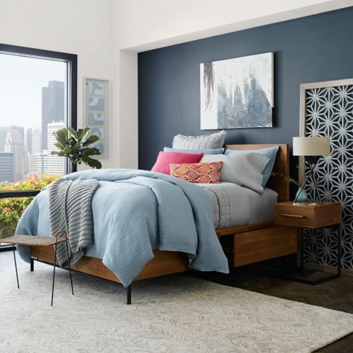 romántico-dormitorio-con-una-cómoda-tapizados cuadro de cama con camas