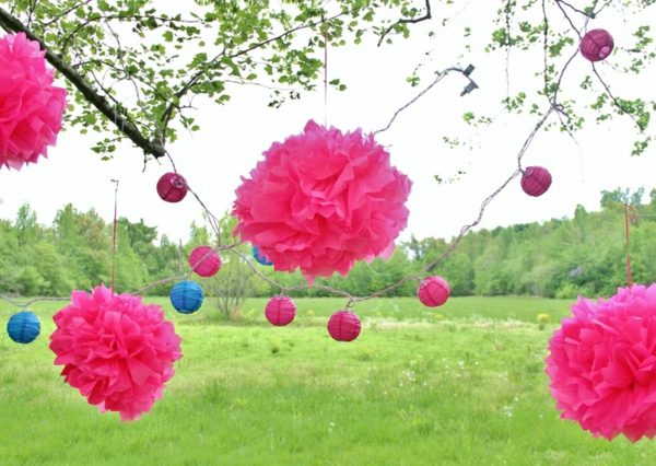 गुलाबी बगीचे सजावट-विचारों के लिए एक-आकर्षक पक्ष में उद्यान