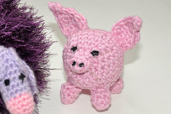 गुलाबी hänkelei-सुअर का बच्चा-hänkeln-बड़े कान
