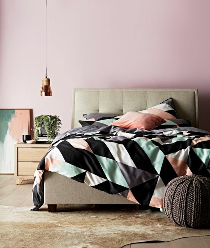 玫瑰色的墙壁现代卧室软垫床用，床箱