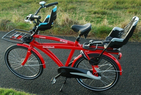 红色自行车自行车座儿，现代实用模型