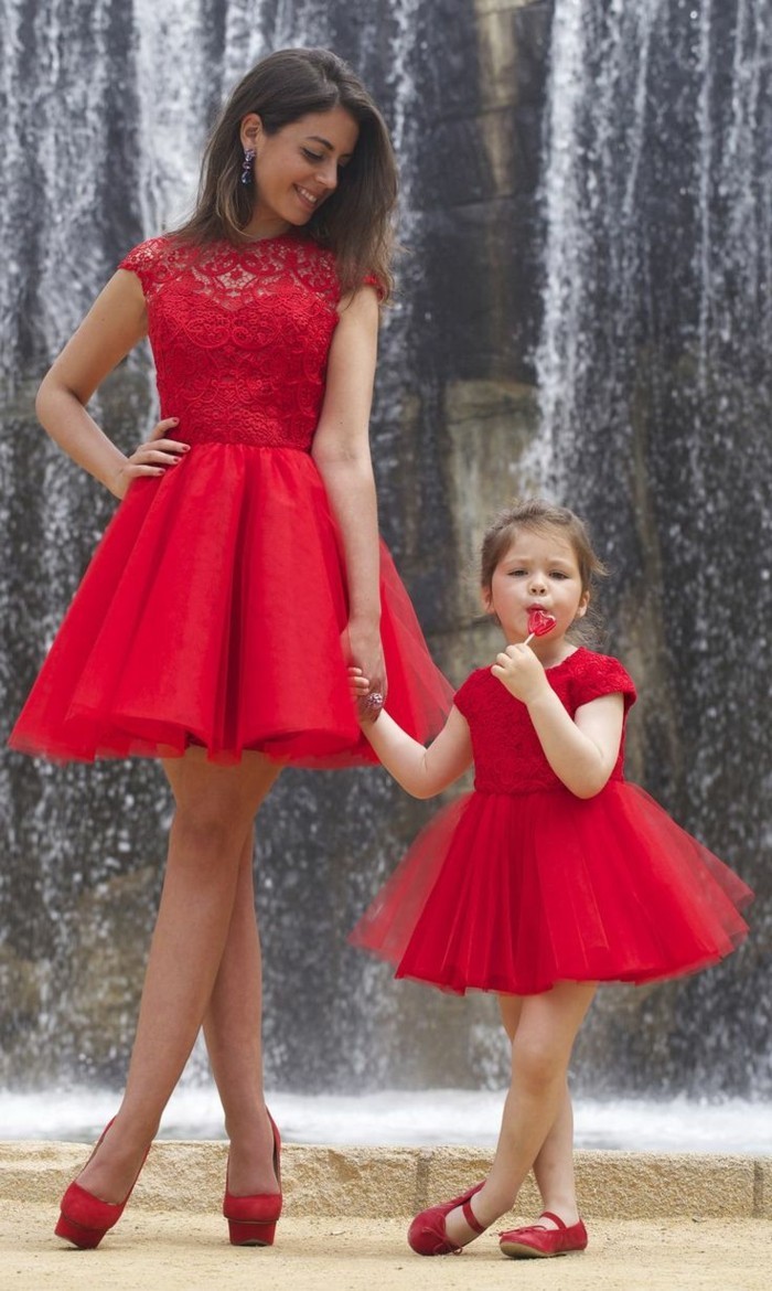 piros-dress-cipő-anya-lánya-in-piros-dress-a-piros-cipő-nyalóka-froehliche-pillanatok