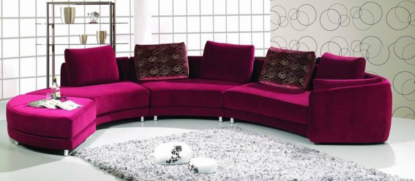 στρογγυλοί καναπέδες-α-μοντέλο-σε-κυκλάμινο-χρώμα-μαλακό χαλί