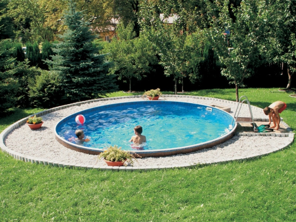 round-pool-vieressä-the-grass-kaunis luonnonympäristö
