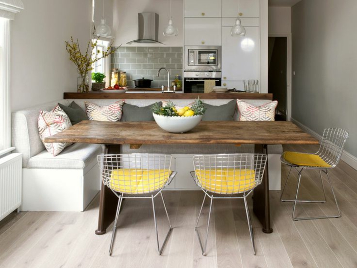 rusztikus sarokülés és asztali-konyha-with-székek