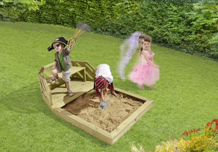 sandbox-of-fa-kalóz-play-kettő-egy-lány, fiú