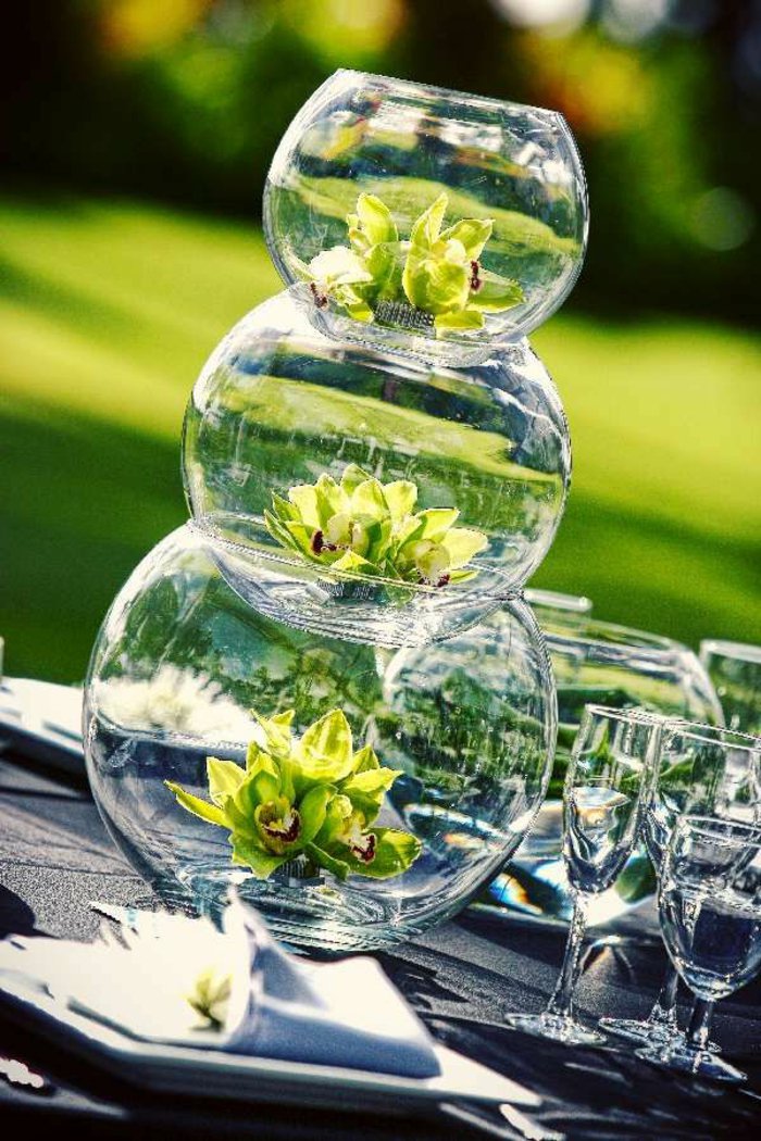 漂亮的玻璃花瓶加以装饰花玻璃花瓶
