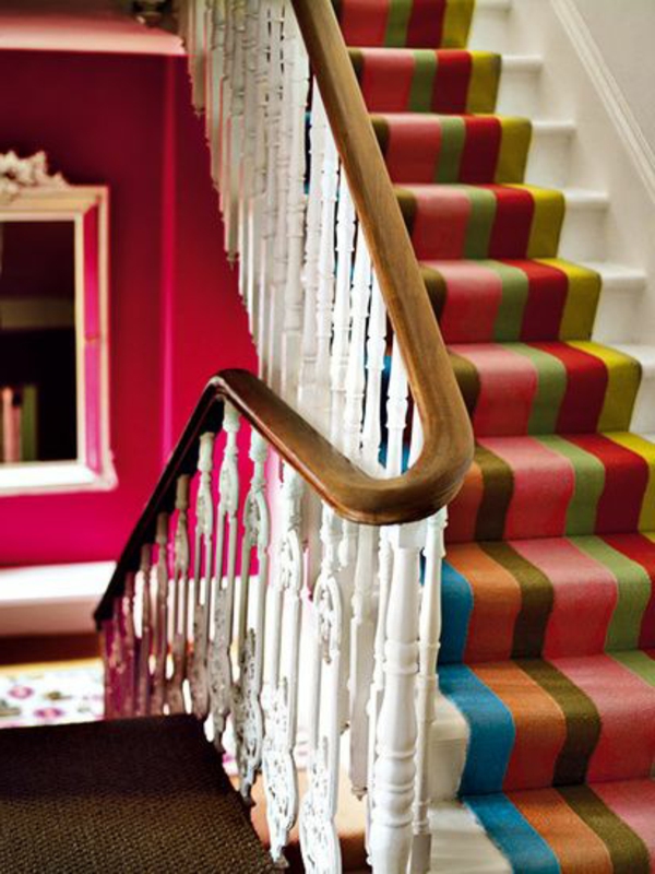 Εσωτερικών όμορφη σκάλα χρώματα χαλί-πολλά