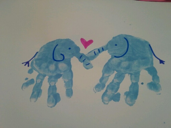 תמונות יפות עם טביעת יד - הנה שני פילים