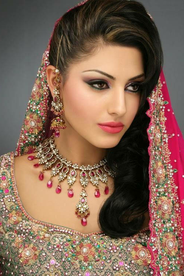 collar de novia hermosa con elegante collar árabe peinado interesante