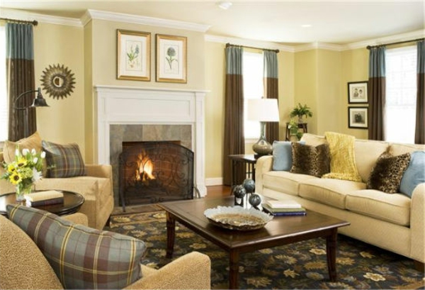 美丽的客厅双色窗帘和壁炉的室内设计理念