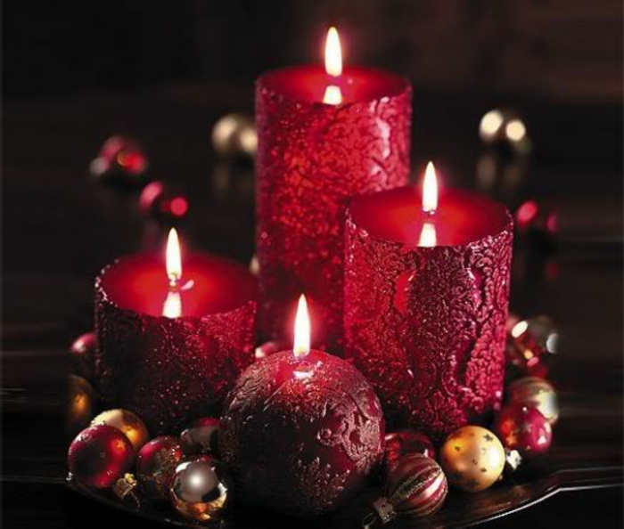 красиви-свещи-романтично-дизайн-черно-фон