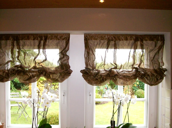 beaux rideaux en organza - orchidées blanches en dessous