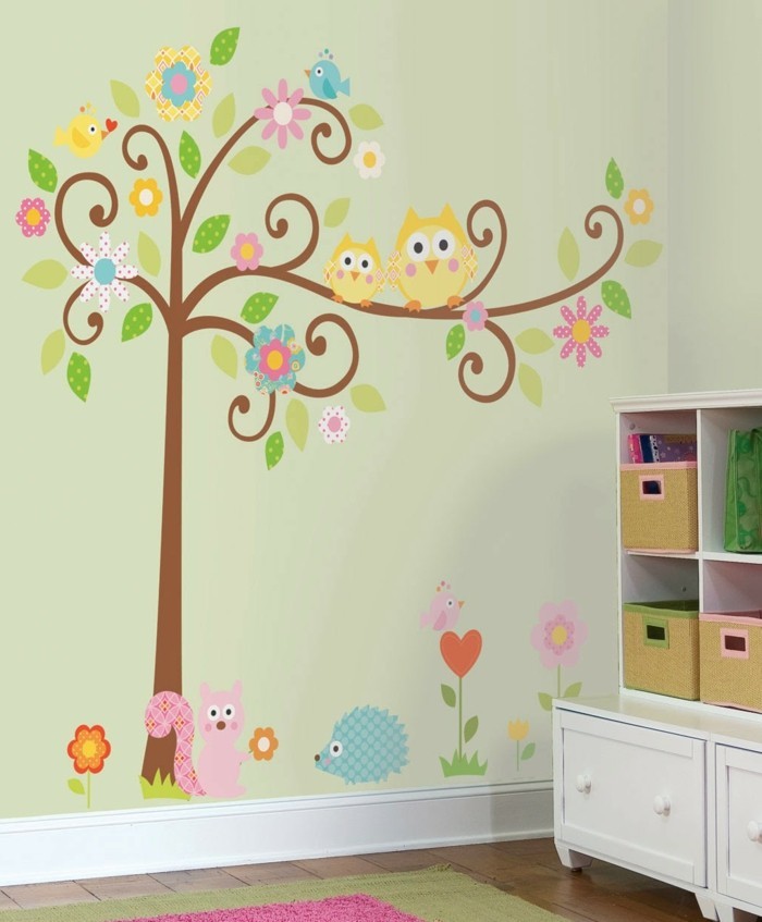 美丽，壁画换幼儿园与 - 动物，鸟和一个树