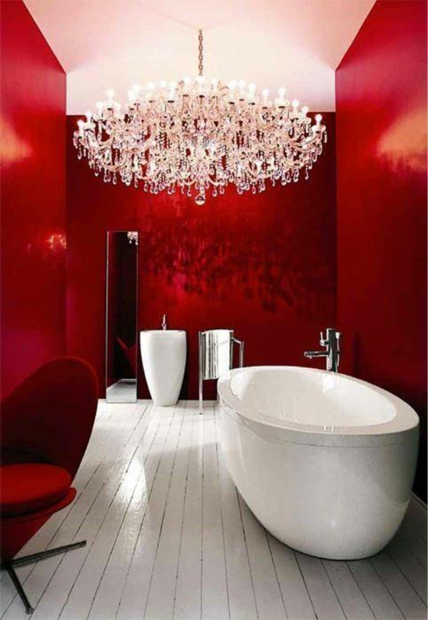 beautiful-wall-color-red-bathroom-with-a-bathtub, lámpara de araña de cristal