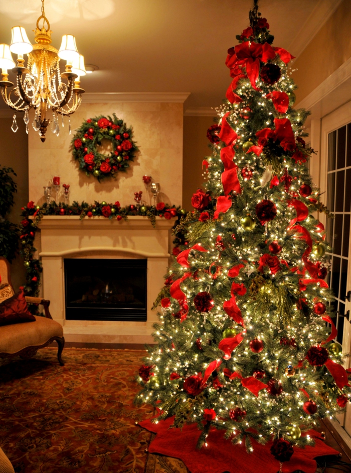 όμορφα χριστουγεννιάτικα δέντρα-τζάκι-next-the-έλατο