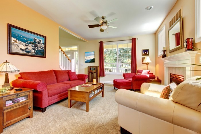 kaunis-wohnideen-puna-sohva-ja-beige-väri seinään tyylikäs-sisustus