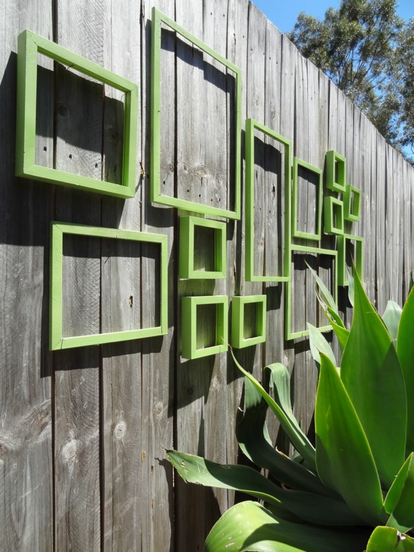 גדר גן נפלאה עם מסגרת ירוקה